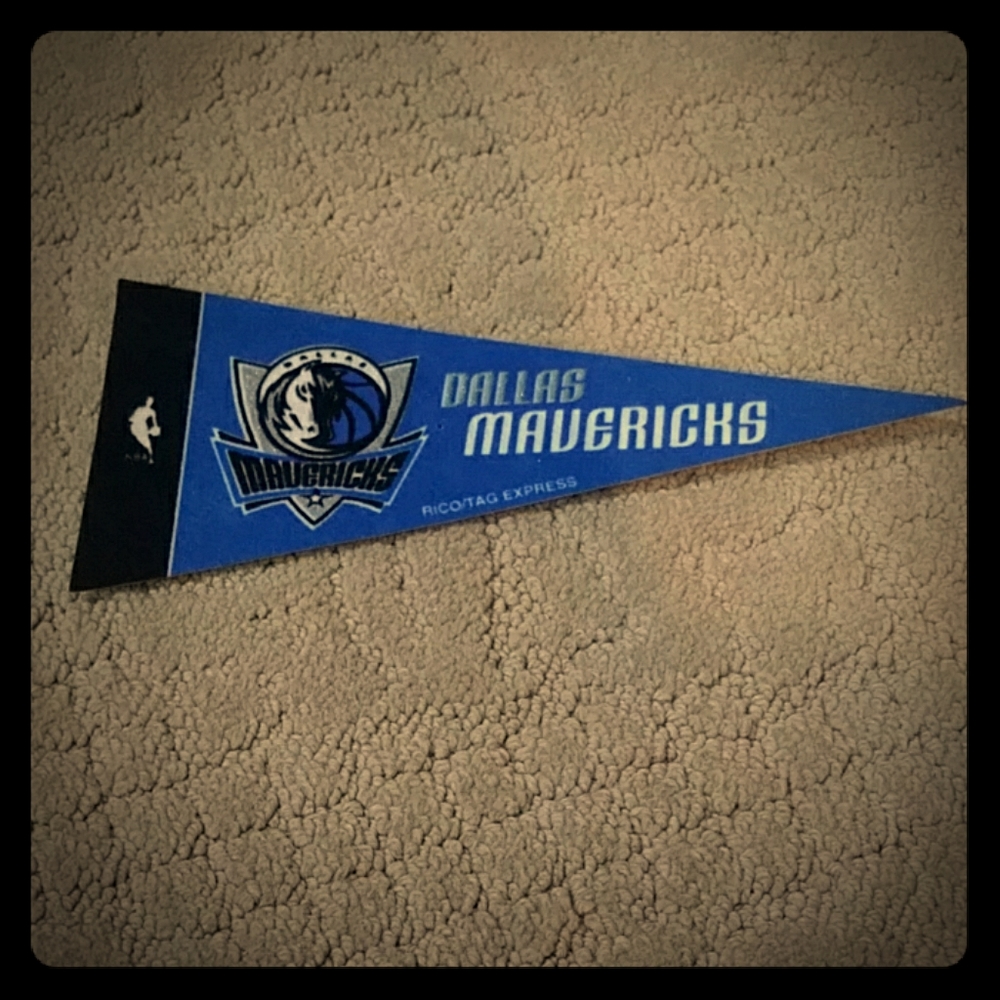 Dallas Mavericks NBA pennant 4" X 9"